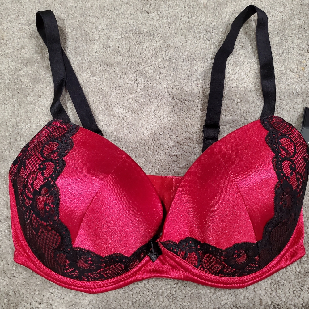 Fredricks Of Hollywood Bra Set. 2 Pieces